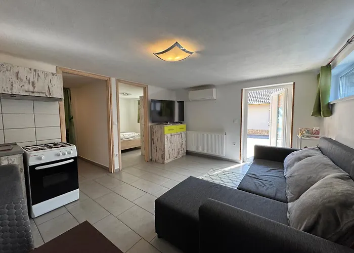 Liliana Apartman és Csónakház